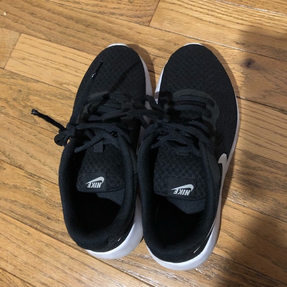 Nike Tanjun Kids shoes - Picture 2 of 4